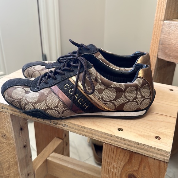 Coach runners lightly worn shoes in great condition - Picture 2 of 4